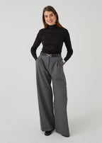 BLACK TURTLENECK