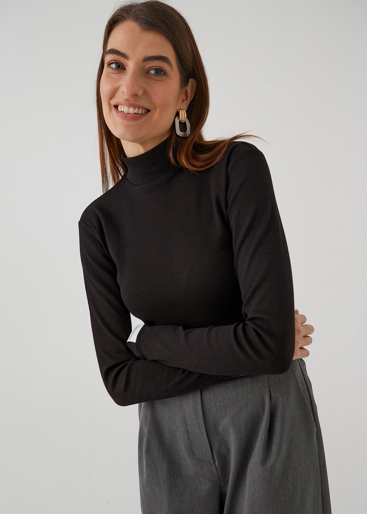 BLACK TURTLENECK