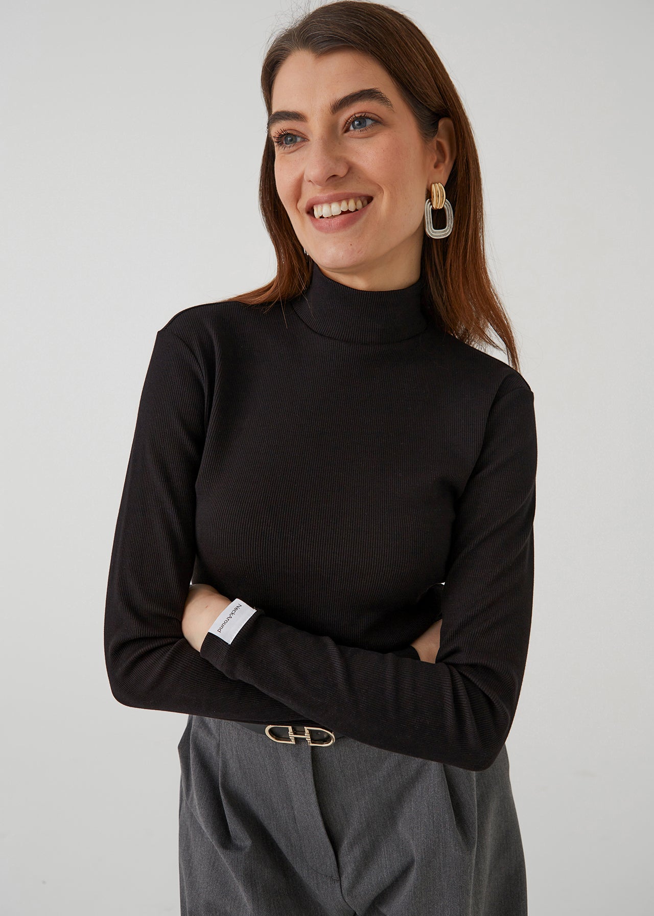 BLACK TURTLENECK