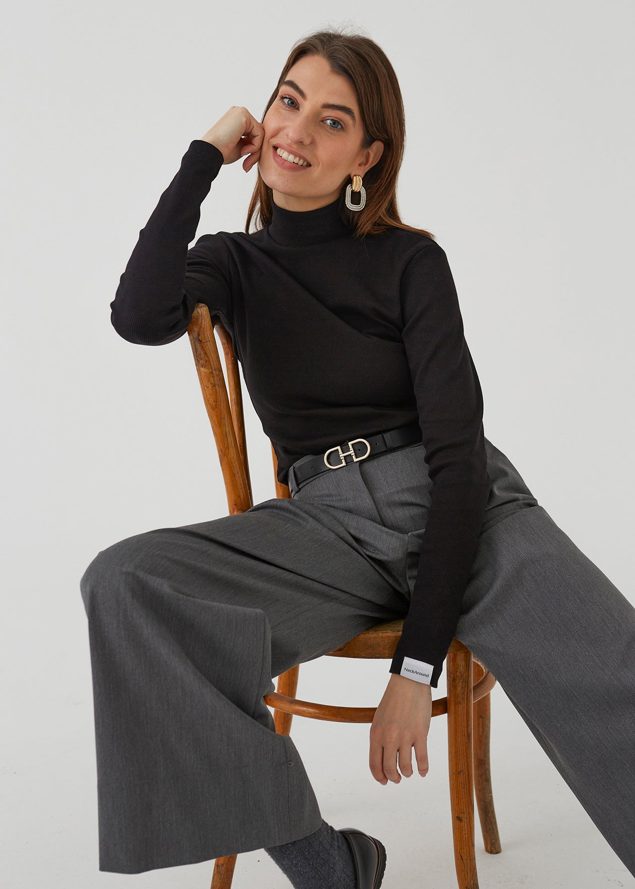 BLACK TURTLENECK