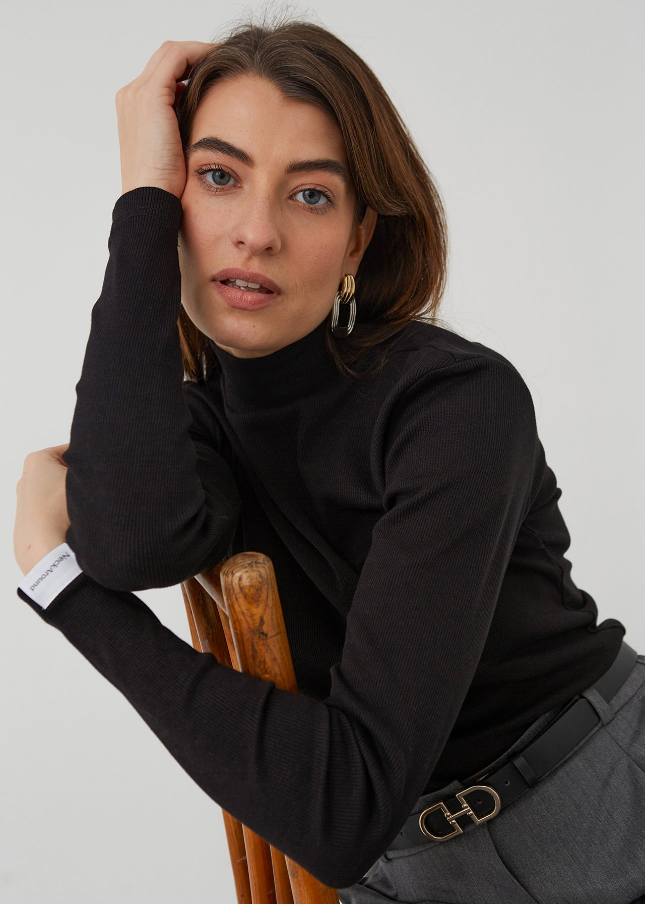 BLACK TURTLENECK