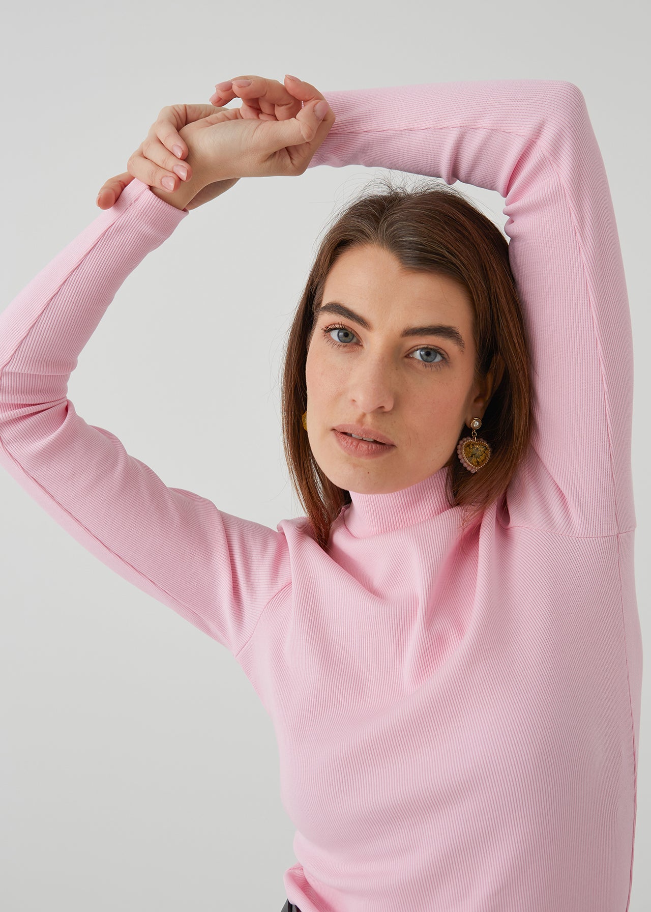 BLACK TURTLENECK