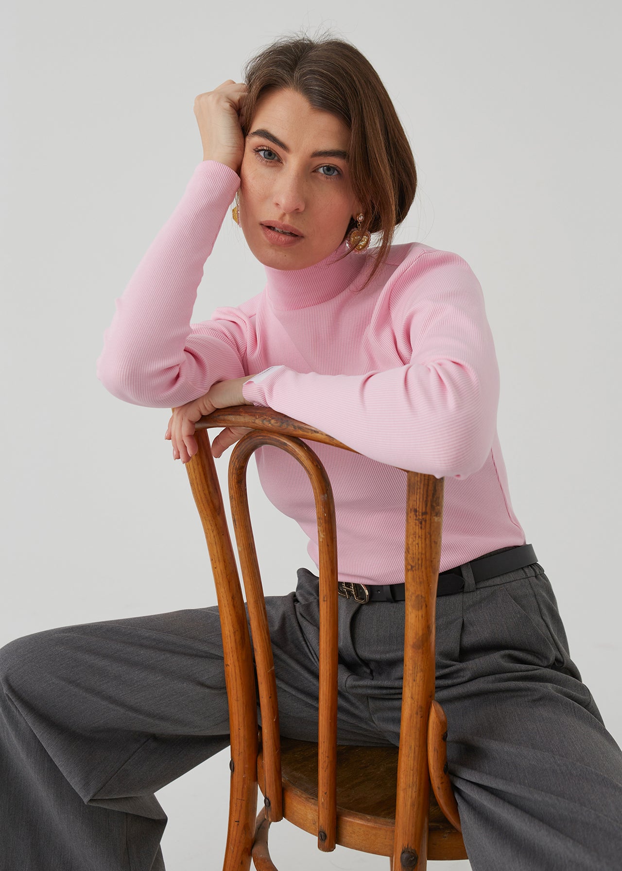 BLACK TURTLENECK