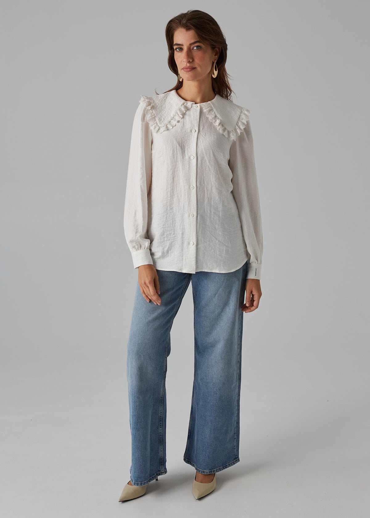 PRE-ORDER Romantic white shirt with a lace collar