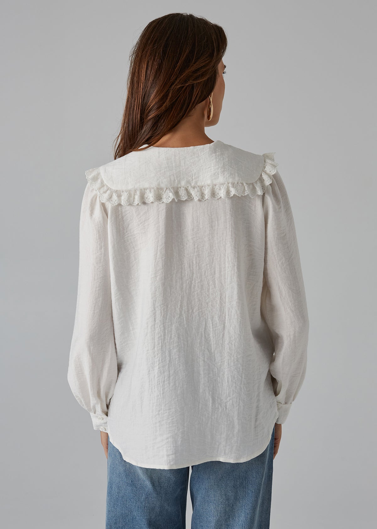 PRE-ORDER Romantic white shirt with a lace collar