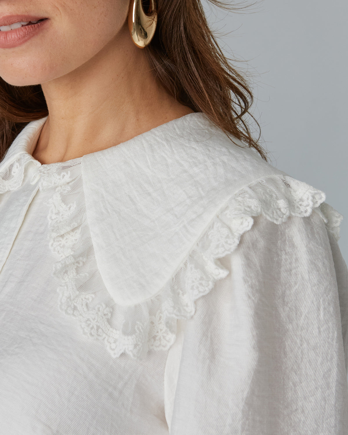 PRE-ORDER Romantic white shirt with a lace collar