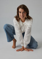 PRE-ORDER Romantic white shirt with a lace collar