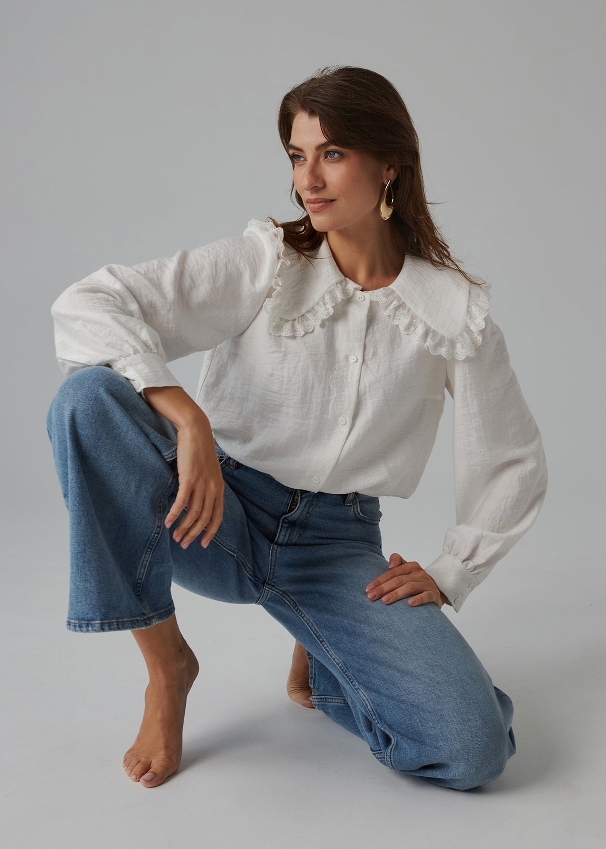 PRE-ORDER Romantic white shirt with a lace collar
