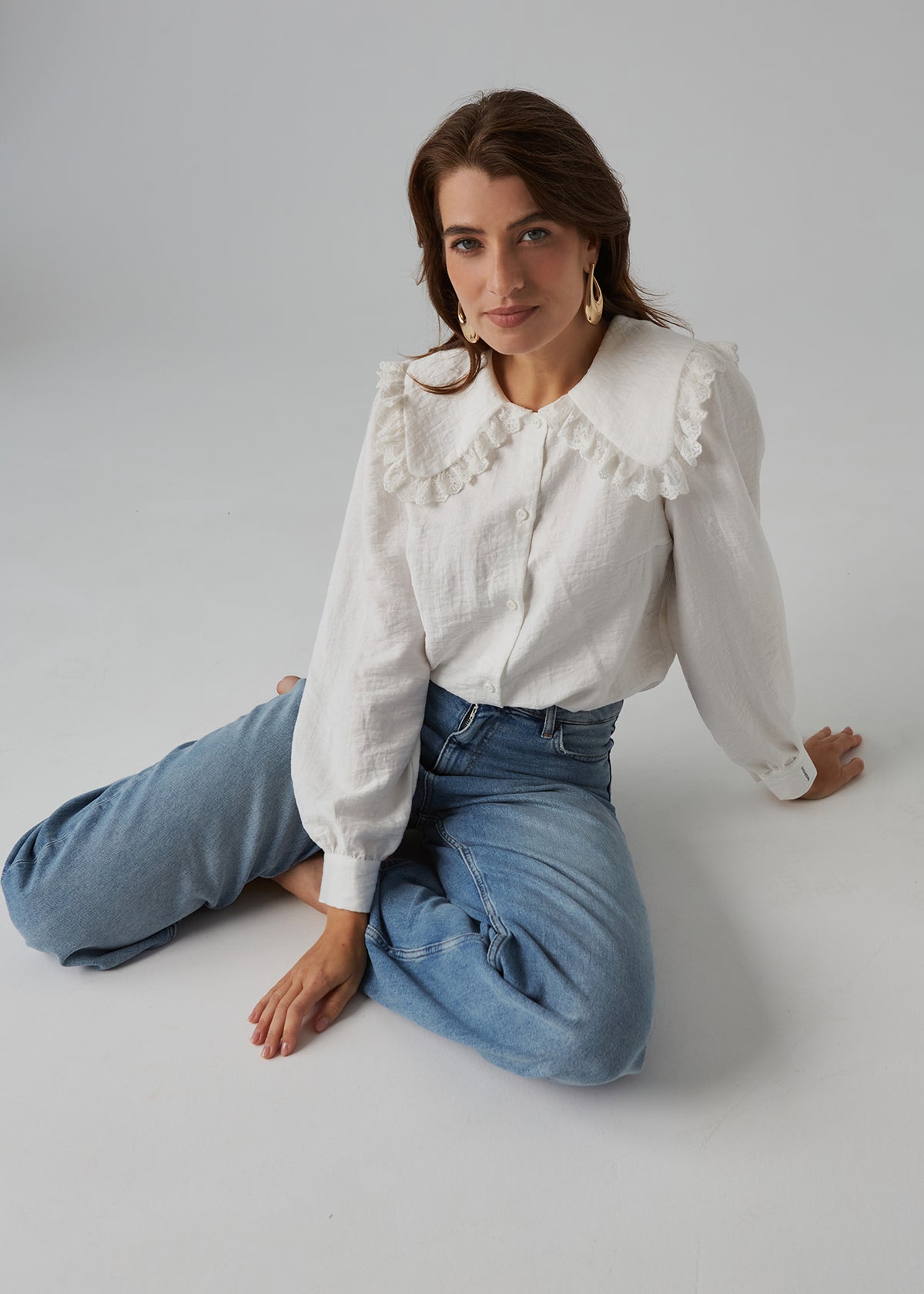 PRE-ORDER Romantic white shirt with a lace collar