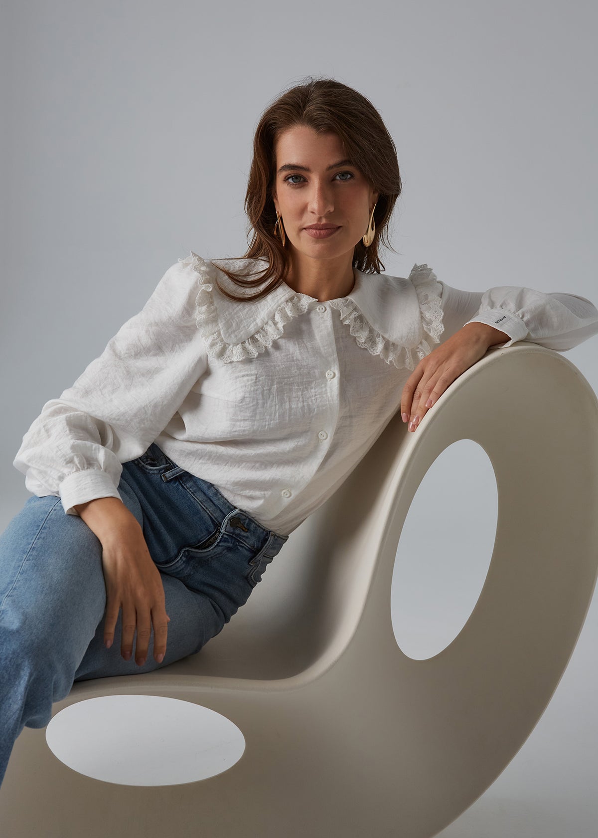 PRE-ORDER Romantic white shirt with a lace collar