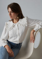 PRE-ORDER Romantic white shirt with a lace collar