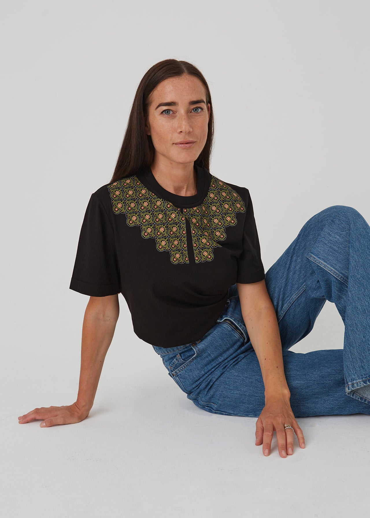 "Boho gėlės" moteriški marškinėliai su apykakle