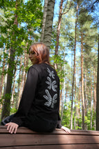 BLACK WOMEN'S LONG-SLEEVED T-SHIRT WITH A COLLAR