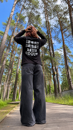 BLACK WOMEN'S LONG-SLEEVED T-SHIRT WITH A COLLAR