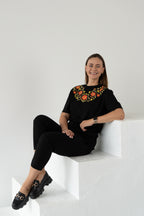 SAMPLE SALE_"TAUTODAILĖ", JUODI MARŠKINĖLIAI