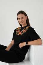 SAMPLE SALE_"TAUTODAILĖ", JUODI MARŠKINĖLIAI
