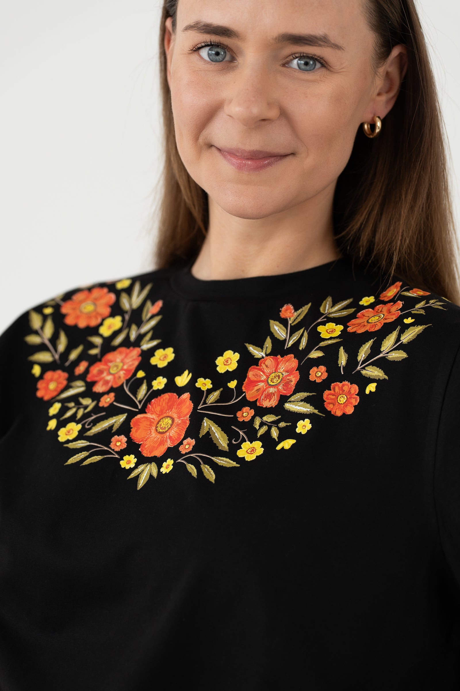 SAMPLE SALE_"TAUTODAILĖ", JUODI MARŠKINĖLIAI