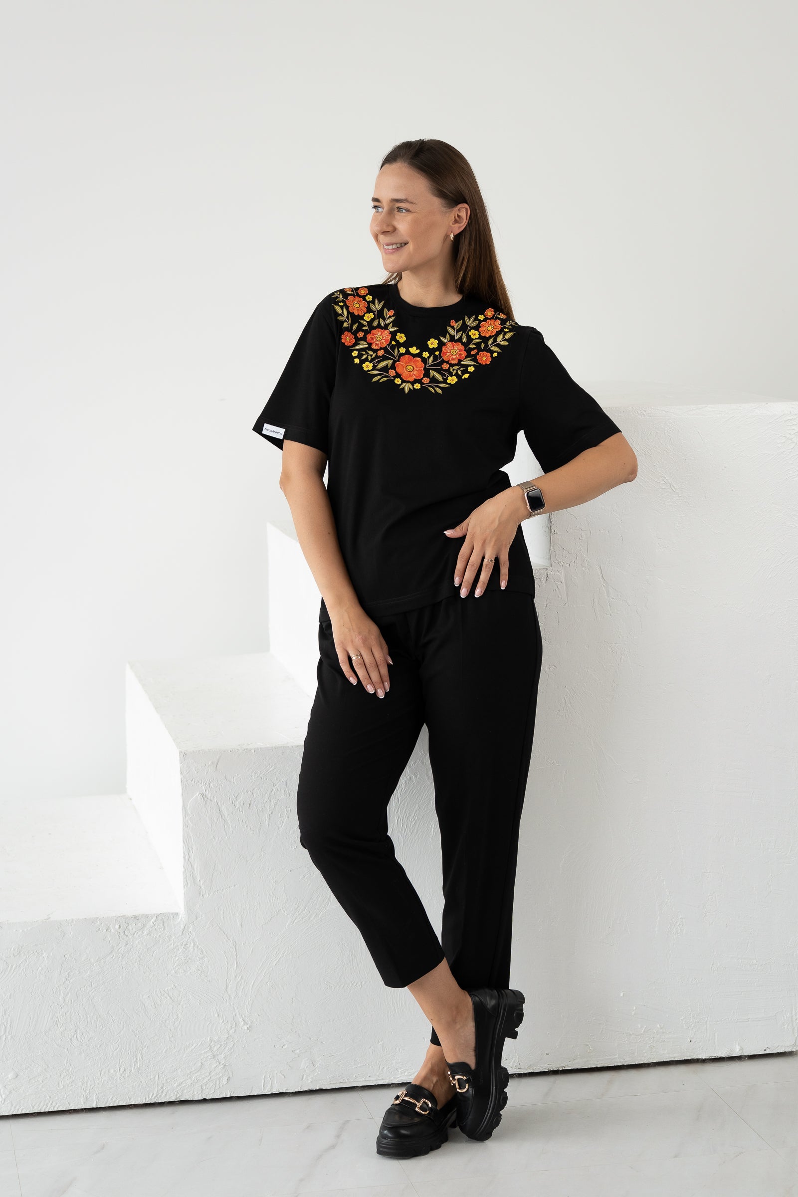 SAMPLE SALE_"TAUTODAILĖ", JUODI MARŠKINĖLIAI