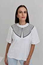 „KWIATOWY LAS” DAMSKI T-SHIRT Z KOŁNIERZYKIEM